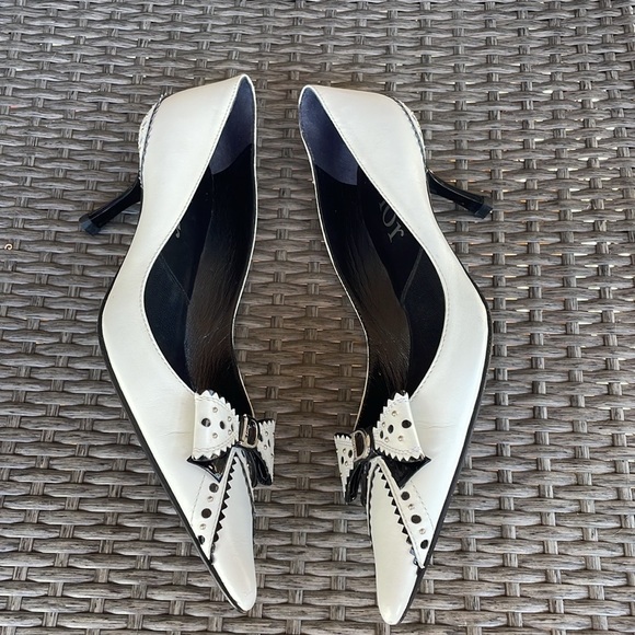 Christian Dior White/Black Leather And Patent Studded pumps - Picture 4 of 15